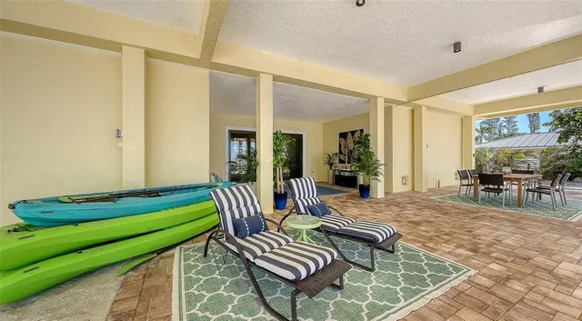 $10,000,000 | 6477 Gulfside Road, Longboat Key, FL 34228