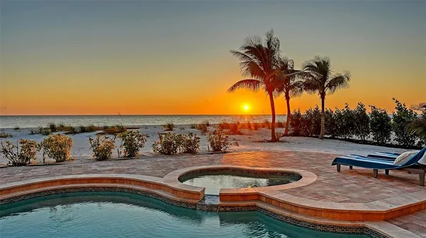 $8,850,000 | 6477 Gulfside Road, Longboat Key, FL 34228