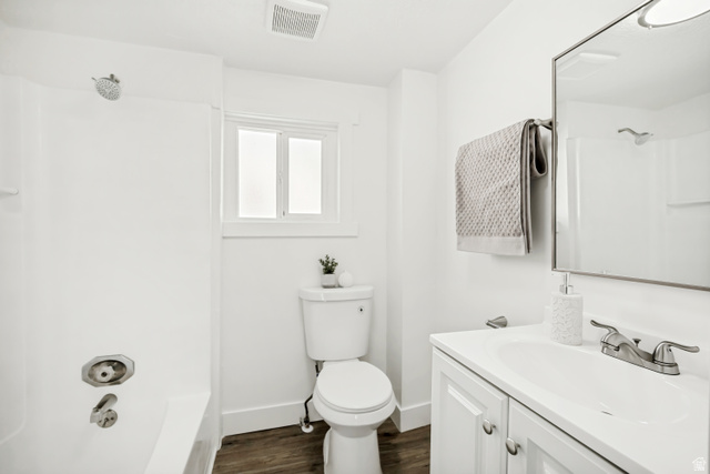 712 9th Street Ogden, UT 84404 - Photo 9 of 15 Bathroom