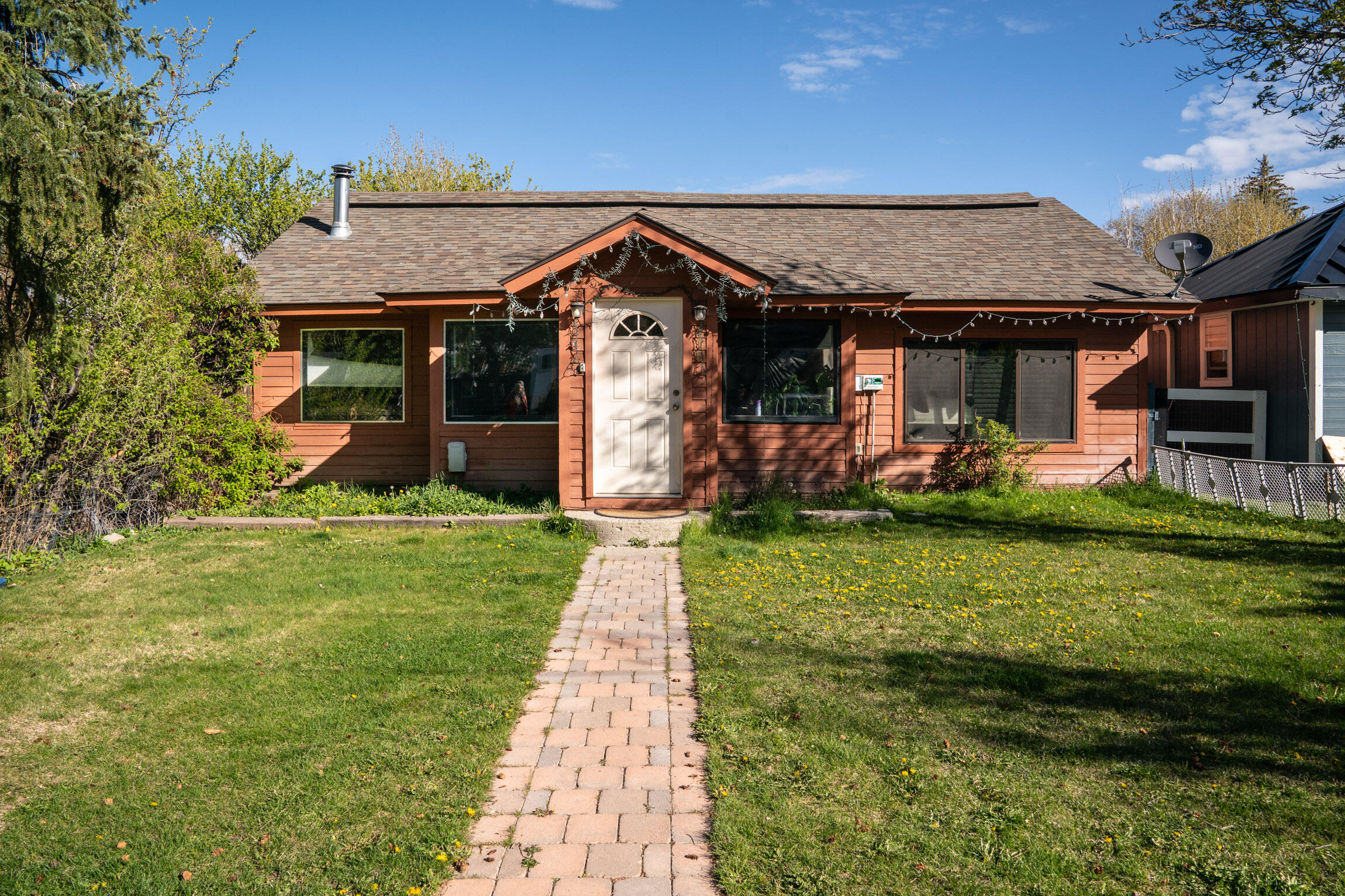 1 Front Exterior