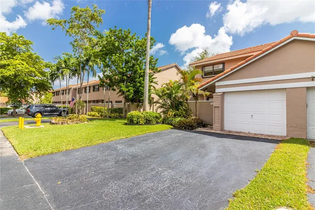 a view of a house with a backyard