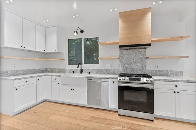 $4,995 | 2623 West Exposition Place, Los Angeles, CA 90018