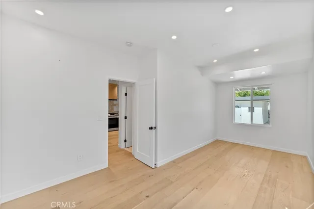 $4,995 | 2623 West Exposition Place, Los Angeles, CA 90018