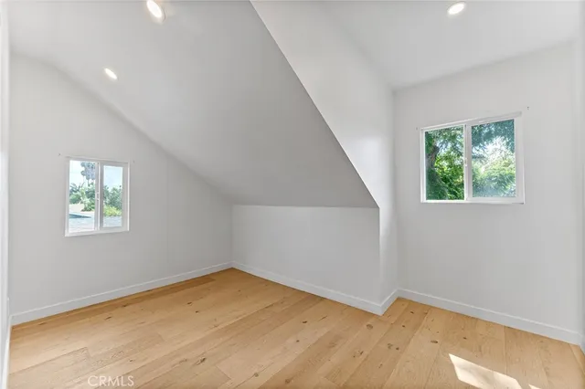 $4,995 | 2623 West Exposition Place, Los Angeles, CA 90018