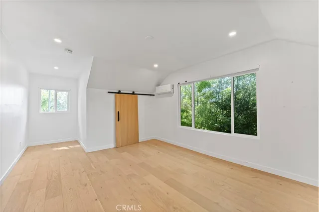 $4,995 | 2623 West Exposition Place, Los Angeles, CA 90018