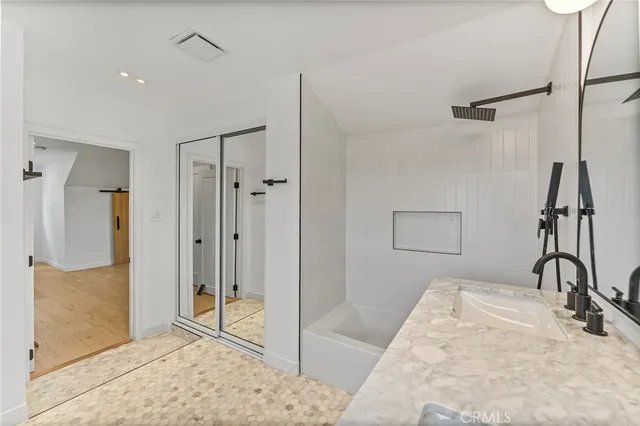 $4,995 | 2623 West Exposition Place, Los Angeles, CA 90018