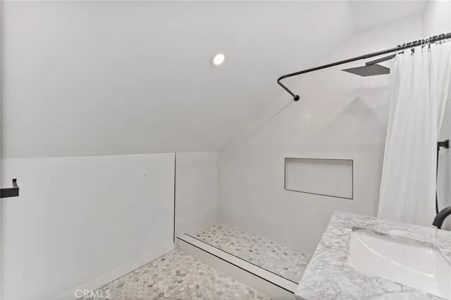 $4,995 | 2623 West Exposition Place, Los Angeles, CA 90018