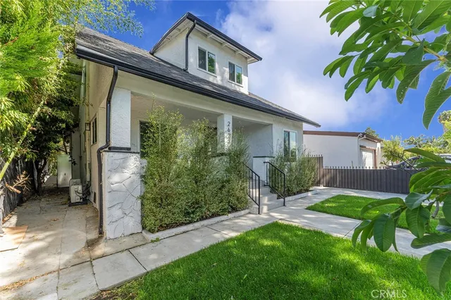 $4,995 | 2623 West Exposition Place, Los Angeles, CA 90018