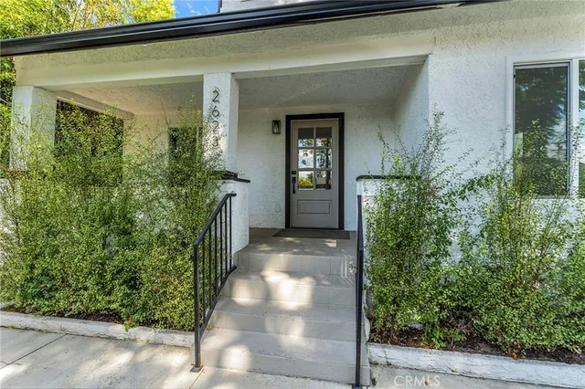 $4,995 | 2623 West Exposition Place, Los Angeles, CA 90018