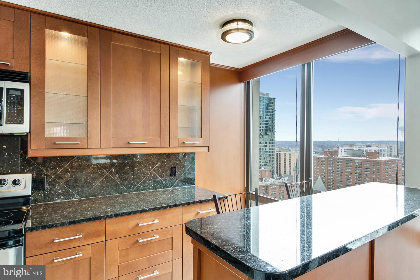 2018-32 Walnut Street, Unit 23B Philadelphia, PA 19103 - Photo 12 of 23