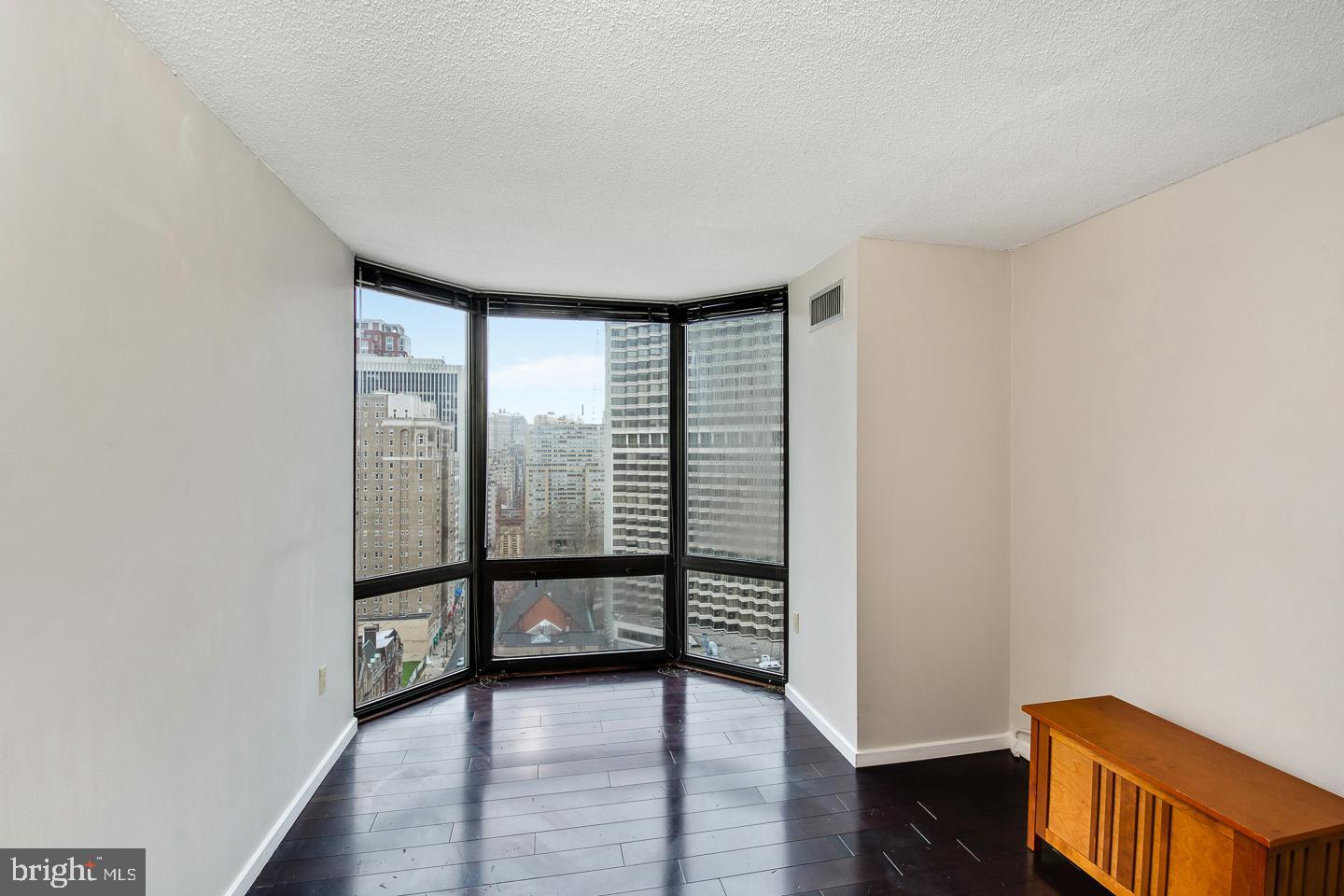 2018-32 Walnut Street, Unit 23B Philadelphia, PA 19103 - Photo 13 of 23