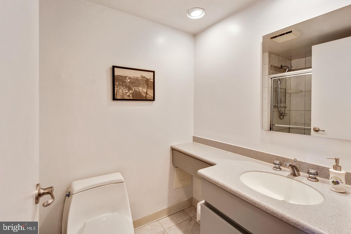 2018-32 Walnut Street, Unit 23B Philadelphia, PA 19103 - Photo 15 of 23