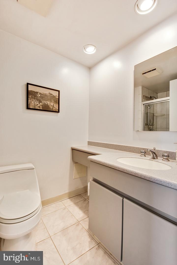 2018-32 Walnut Street, Unit 23B Philadelphia, PA 19103 - Photo 16 of 23