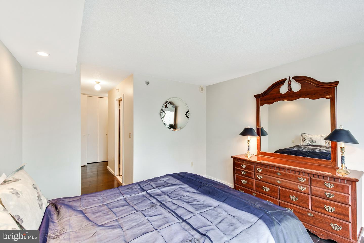 2018-32 Walnut Street, Unit 23B Philadelphia, PA 19103 - Photo 17 of 23