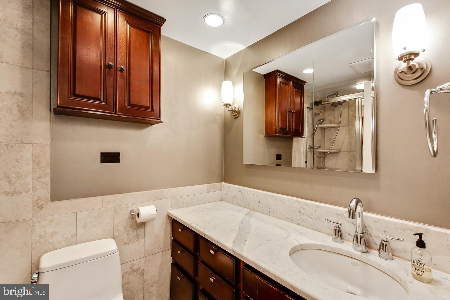 2018-32 Walnut Street, Unit 23B Philadelphia, PA 19103 - Photo 19 of 23