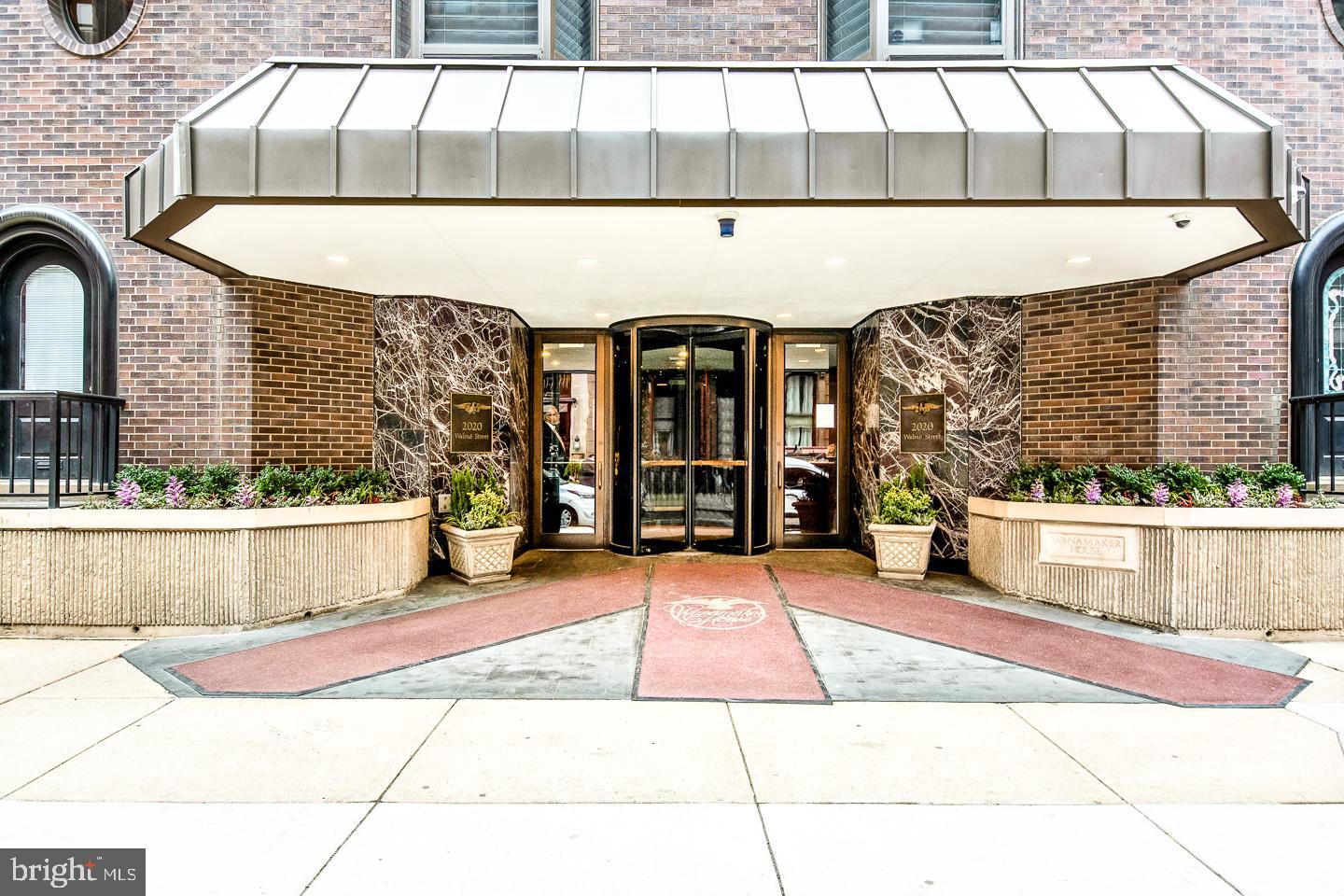 2018-32 Walnut Street, Unit 23B Philadelphia, PA 19103 - Photo 3 of 23