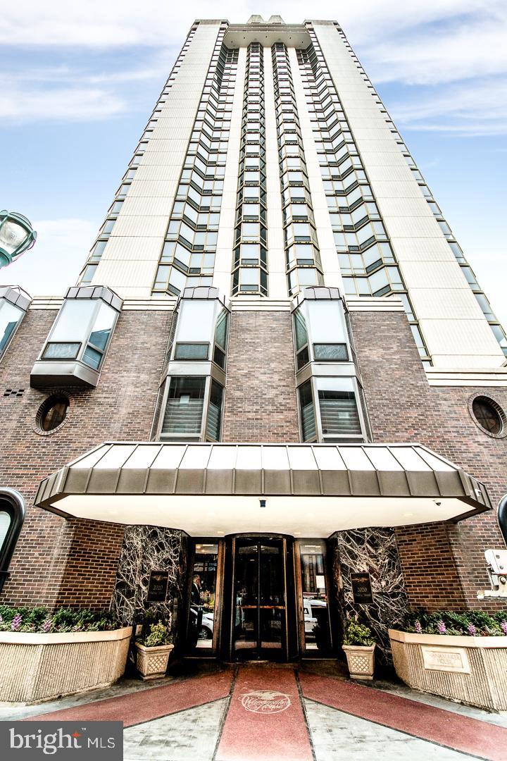 2018-32 Walnut Street, Unit 23B Philadelphia, PA 19103 - Photo 4 of 23