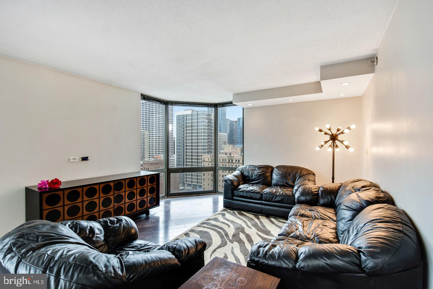 2018-32 Walnut Street, Unit 23B Philadelphia, PA 19103 - Photo 6 of 23