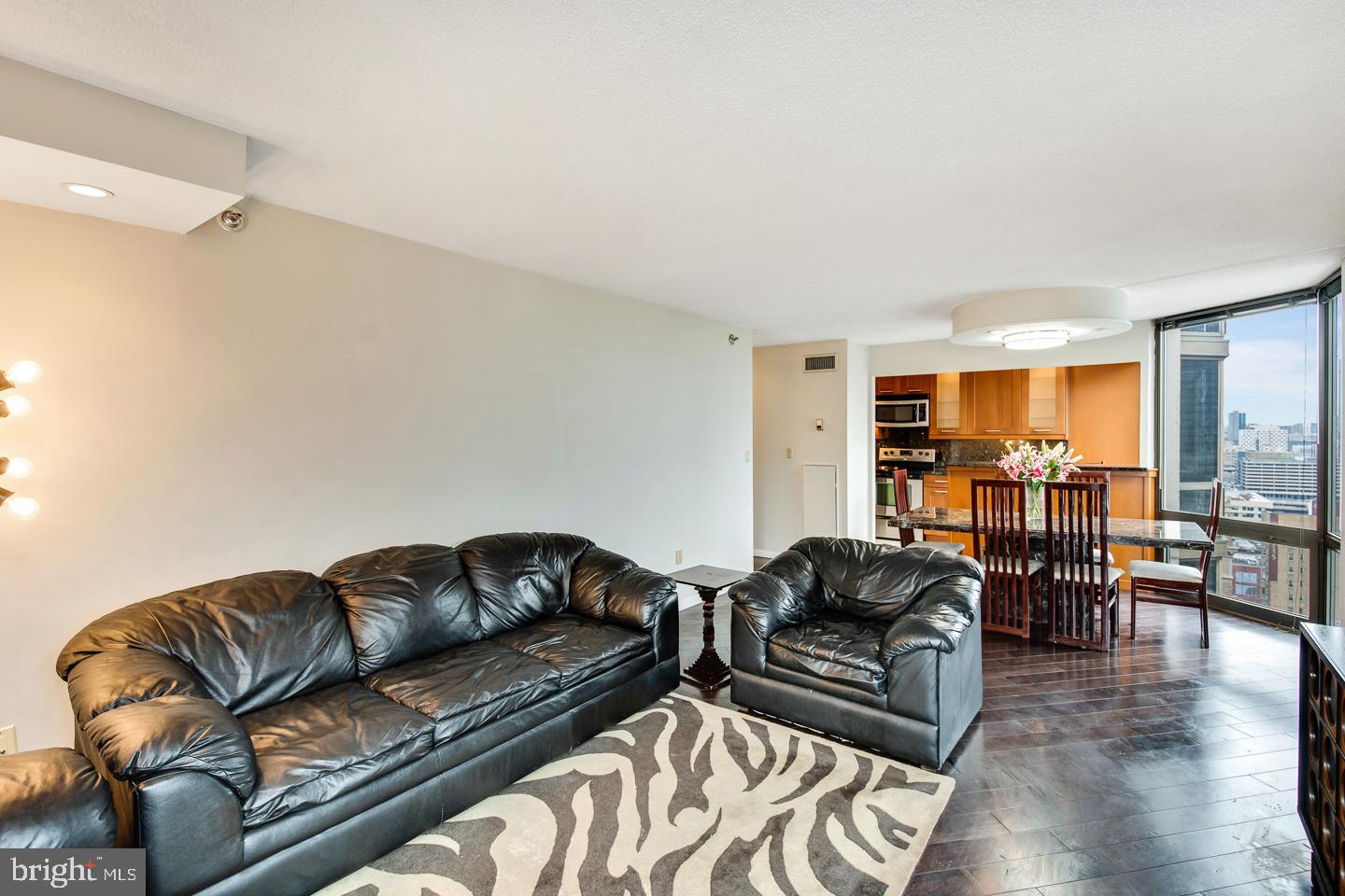 2018-32 Walnut Street, Unit 23B Philadelphia, PA 19103 - Photo 7 of 23