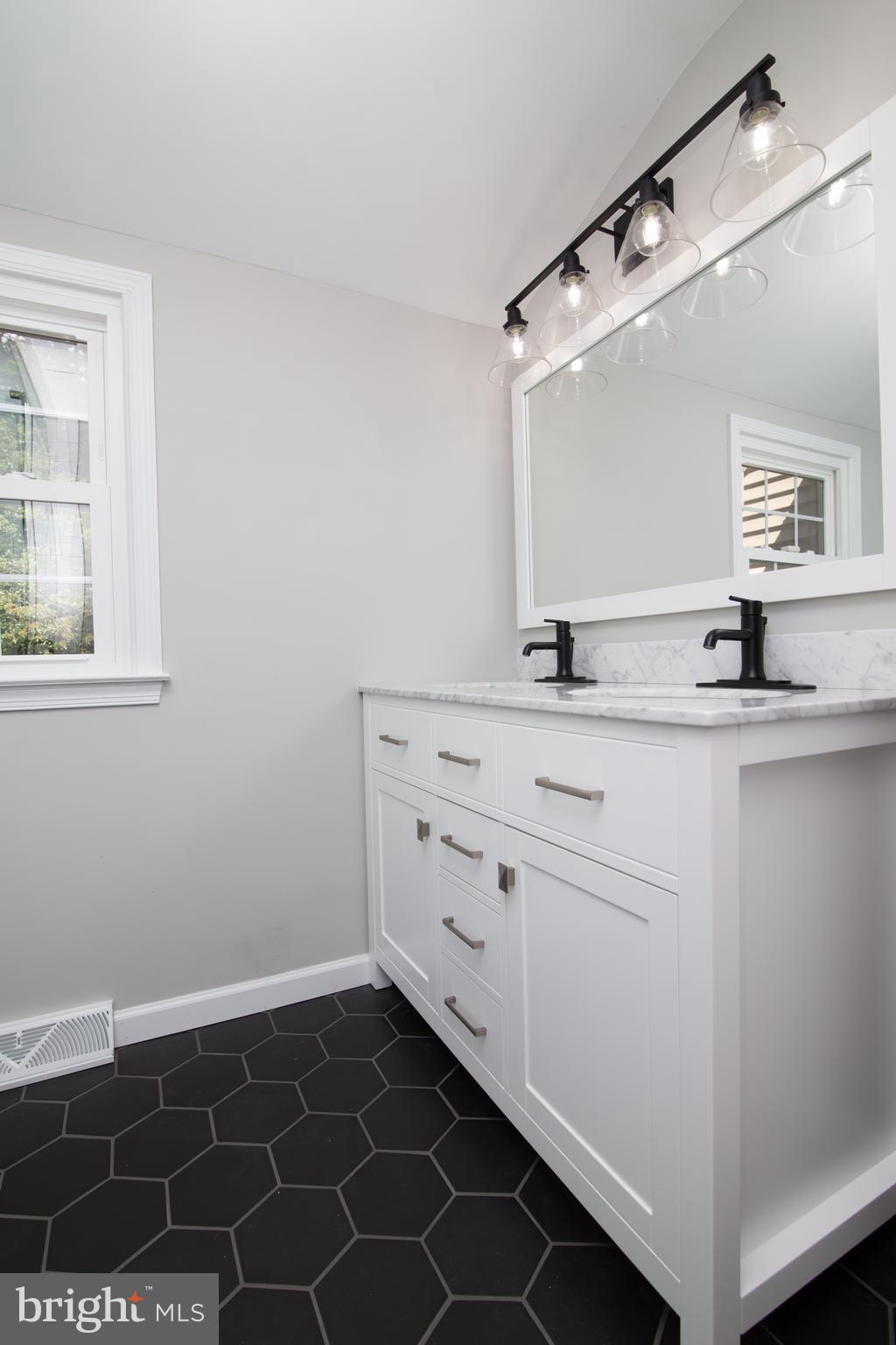 12 Signal Hill Road Cherry Hill, NJ 08003 - Photo 9 of 35 Gallery Image 9