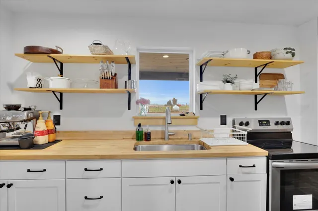 $1,599,900 | 14414 South Stangland Road, Edwall, WA 99008