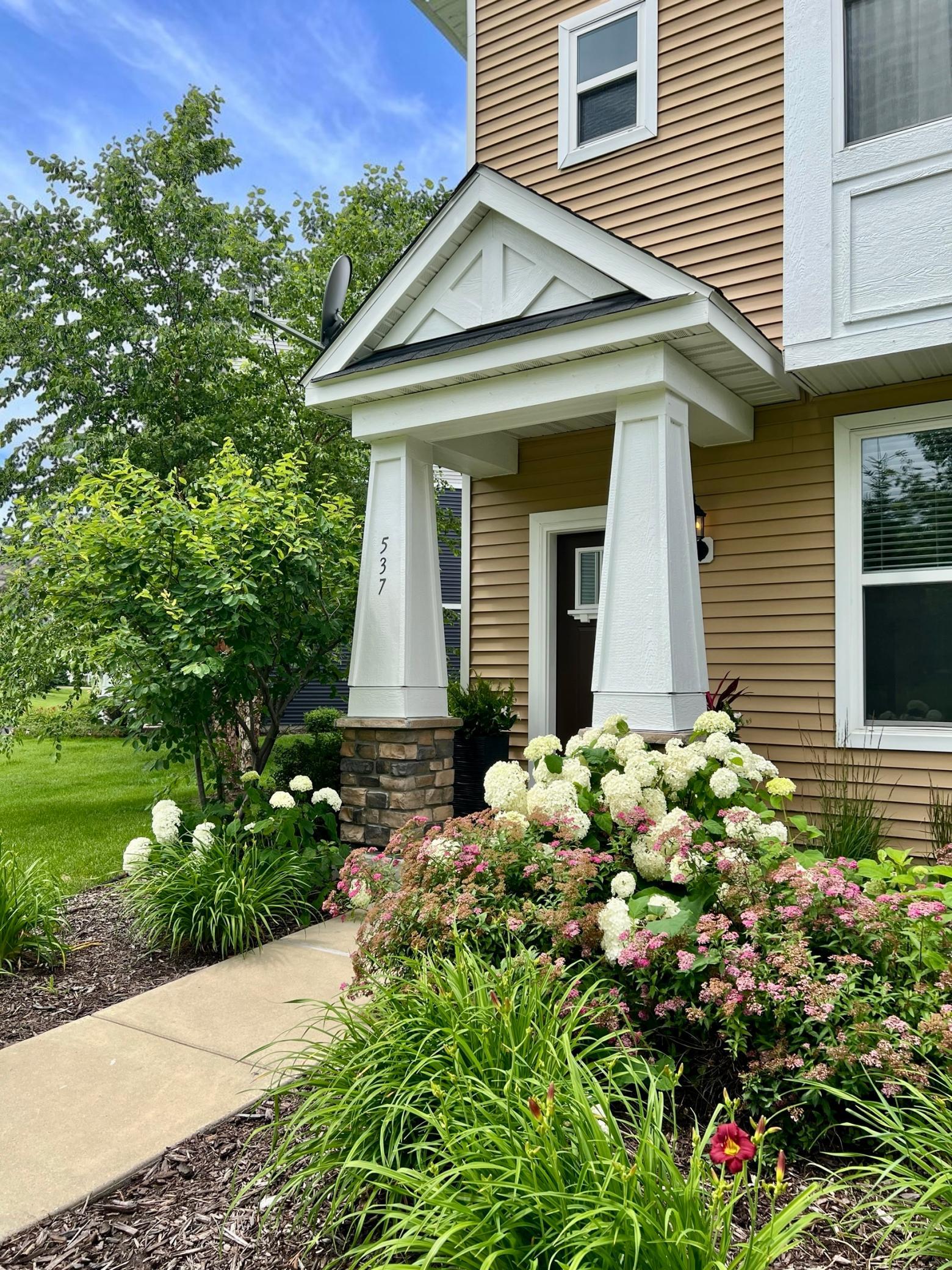 537 Satori Way Chaska, MN 55318 - Photo 2 of 5