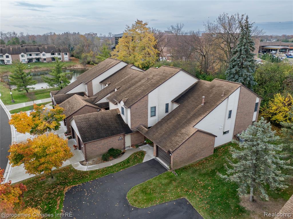 6600 Ridgefield Circle West Bloomfield, MI 48322 - Photo 19 of 22