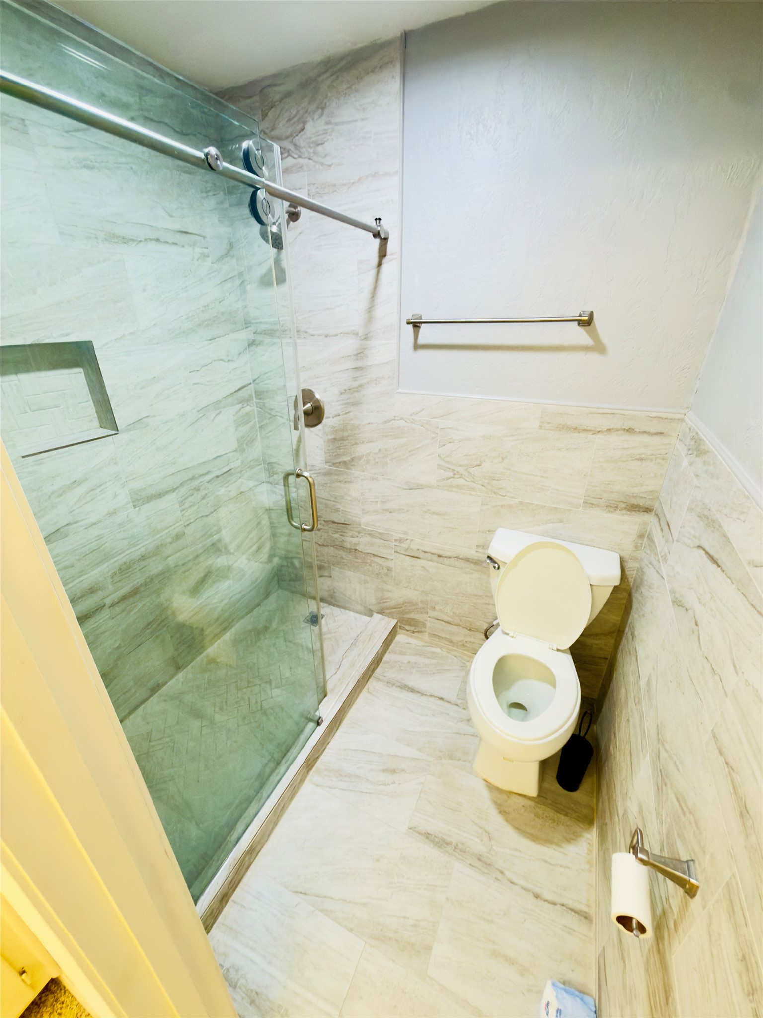 4804 Country Club View Baytown, TX 77521 - Photo 27 of 38 Primary Bath