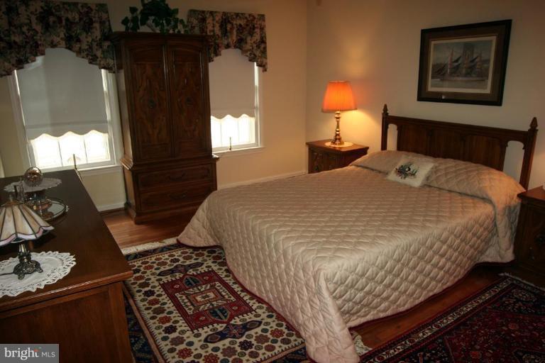 9121 Scott Street Springfield, VA 22153 - Photo 13 of 28 Bedroom 2