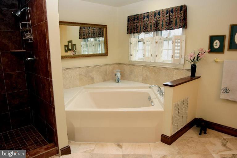 9121 Scott Street Springfield, VA 22153 - Photo 17 of 28 Master Bath