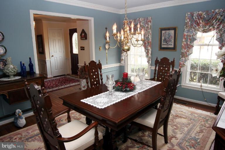 9121 Scott Street Springfield, VA 22153 - Photo 6 of 28 Dining Room