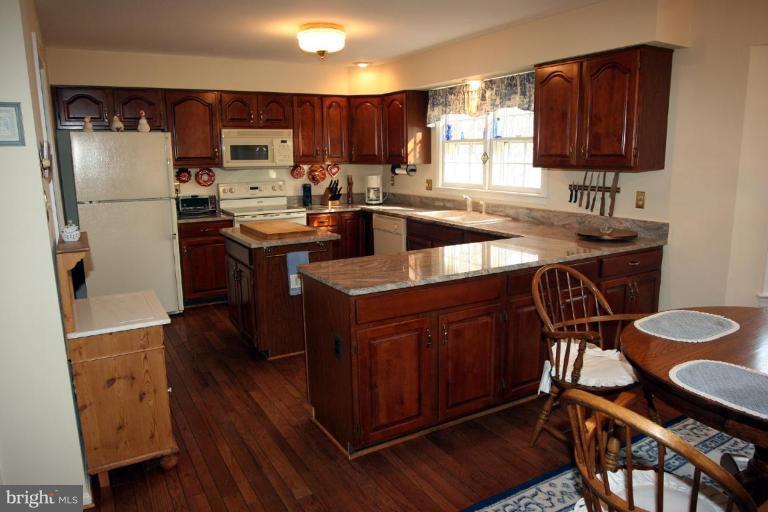 9121 Scott Street Springfield, VA 22153 - Photo 7 of 28 Kitchen