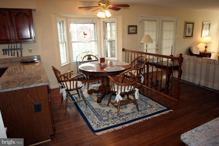 9121 Scott Street Springfield, VA 22153 - Photo 8 of 28 Breakfast Room