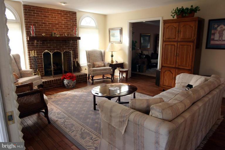 9121 Scott Street Springfield, VA 22153 - Photo 9 of 28 Den