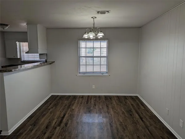$1,950 | 1001 West Main Street, Crowley, TX 76036