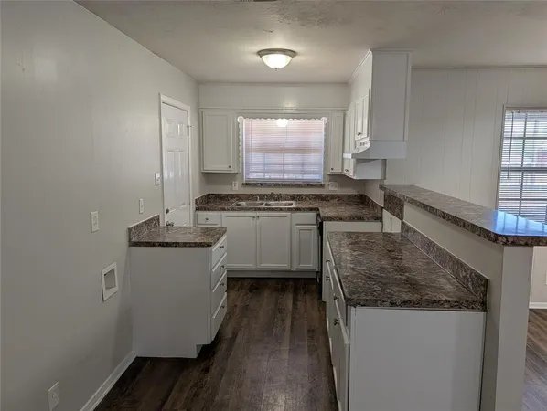 $1,950 | 1001 West Main Street, Crowley, TX 76036