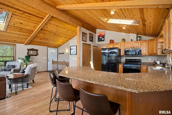 $535,000 | 225 North Shore Place, Dahinda, IL 61428