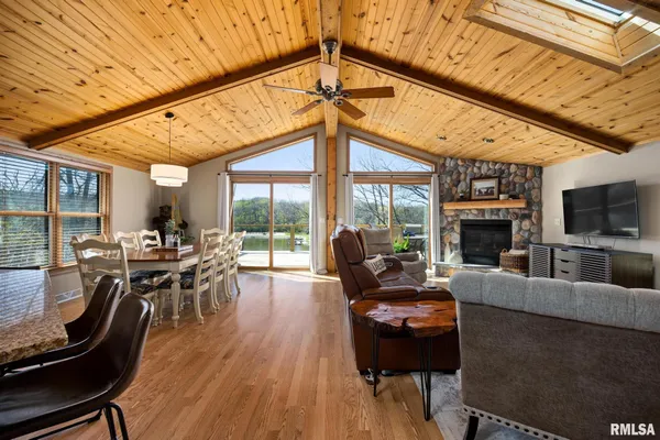 $535,000 | 225 North Shore Place, Dahinda, IL 61428