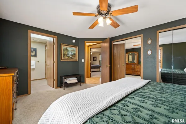 $535,000 | 225 North Shore Place, Dahinda, IL 61428
