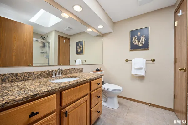 $535,000 | 225 North Shore Place, Dahinda, IL 61428