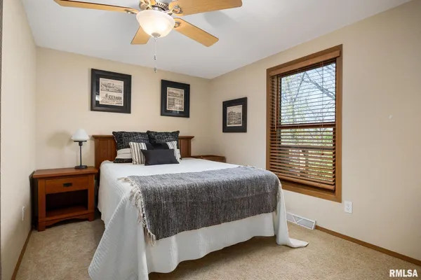 $535,000 | 225 North Shore Place, Dahinda, IL 61428