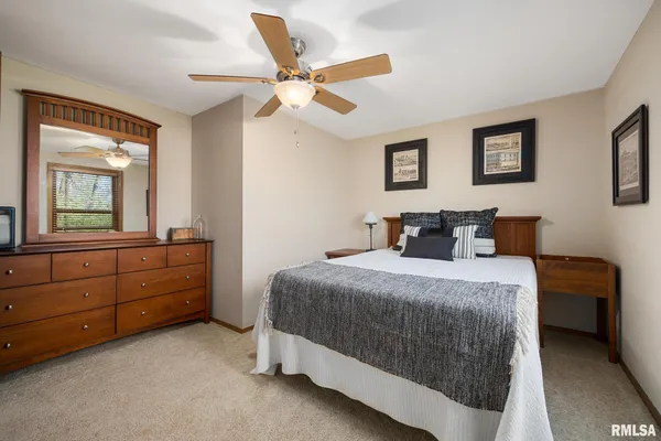 $535,000 | 225 North Shore Place, Dahinda, IL 61428