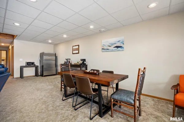 $535,000 | 225 North Shore Place, Dahinda, IL 61428