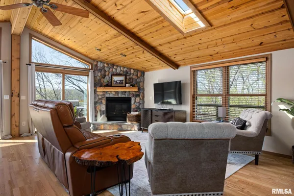 $535,000 | 225 North Shore Place, Dahinda, IL 61428