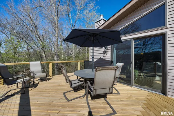 $535,000 | 225 North Shore Place, Dahinda, IL 61428