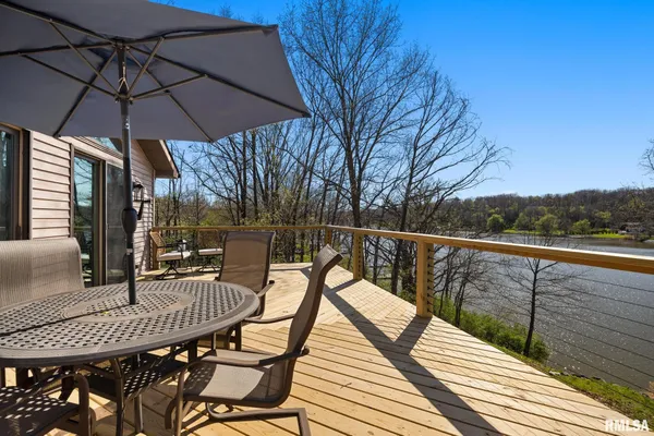 $535,000 | 225 North Shore Place, Dahinda, IL 61428