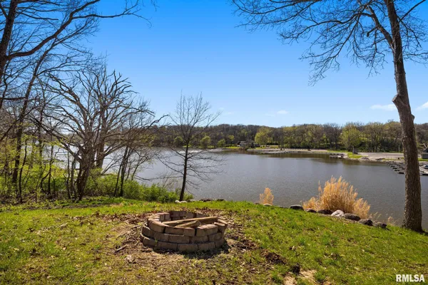 $535,000 | 225 North Shore Place, Dahinda, IL 61428