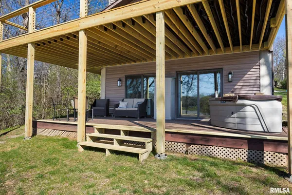 $535,000 | 225 North Shore Place, Dahinda, IL 61428