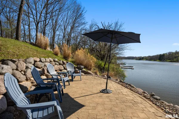 $535,000 | 225 North Shore Place, Dahinda, IL 61428