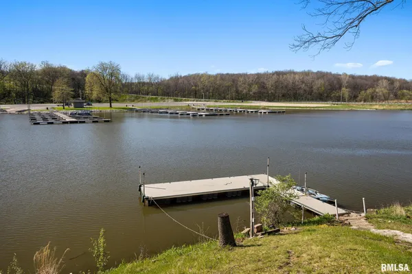 $535,000 | 225 North Shore Place, Dahinda, IL 61428